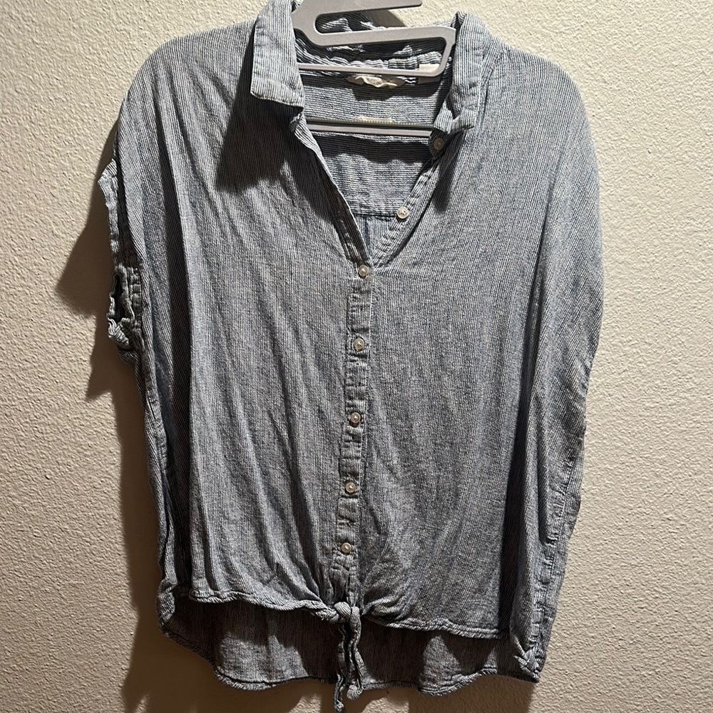 Casual Gray Button-Up Blouse